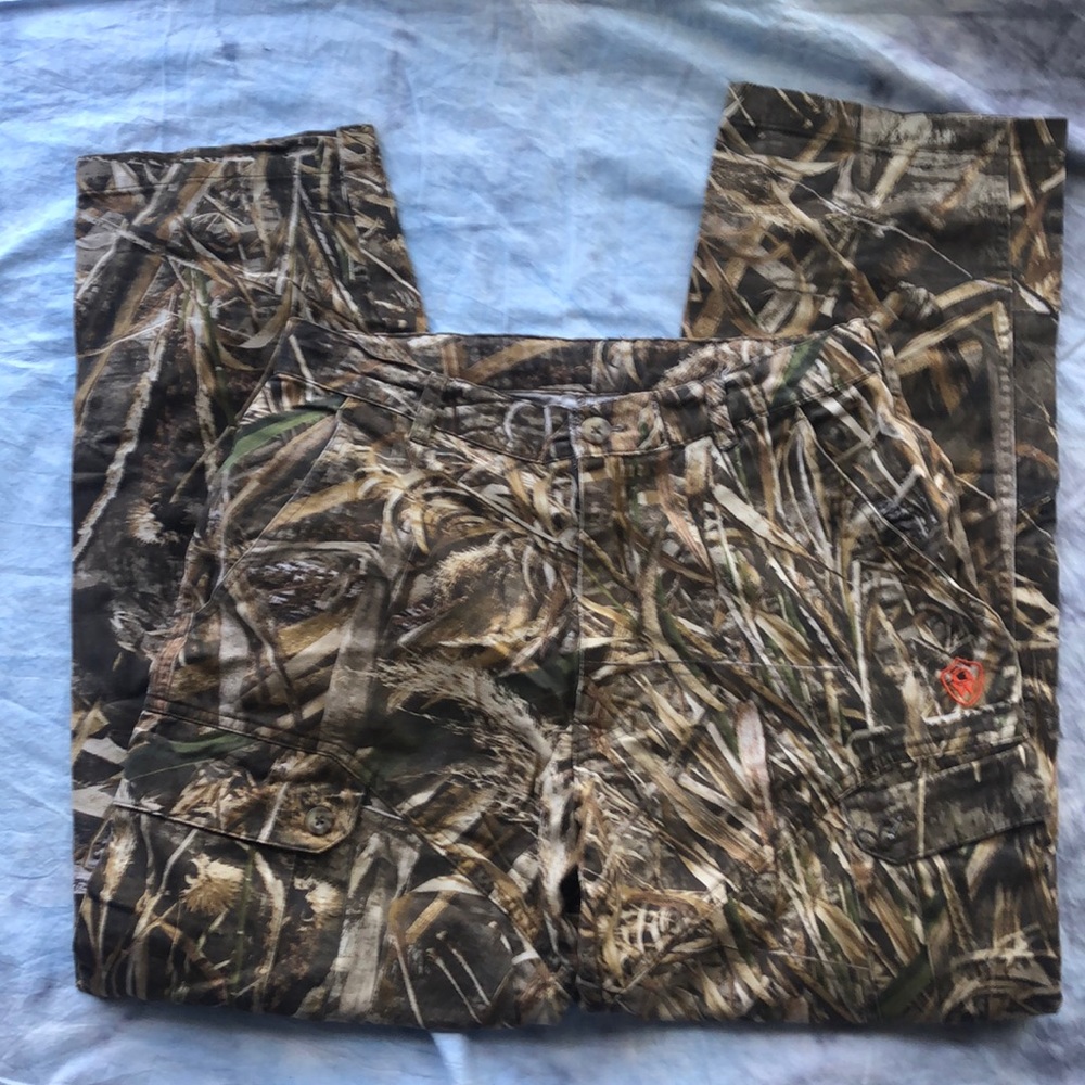 Youth game winner camo pants, size 16